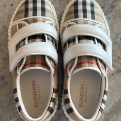 Burberry Girls shoes