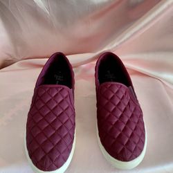 Ladies burgundy, quilted gym shoes with memory foam