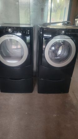 Maytag Front Load Washer and gas Dryer Set