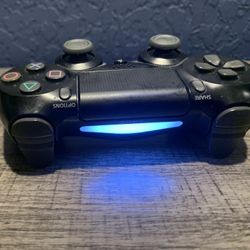 PS4 DualShock Controller w/ Charger (+ PS4 Games & Camera)