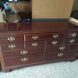 REDUCED: 4 Piece Bedroom Set