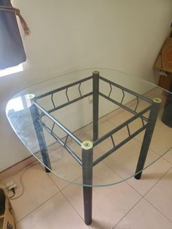 Free dining table