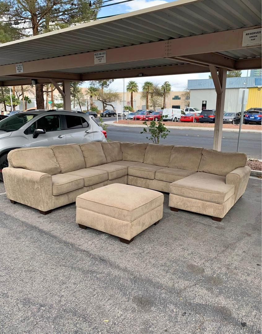 Sectional Couch With Ottoman