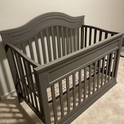 Excellent Condition Baby Crib – Barely Used