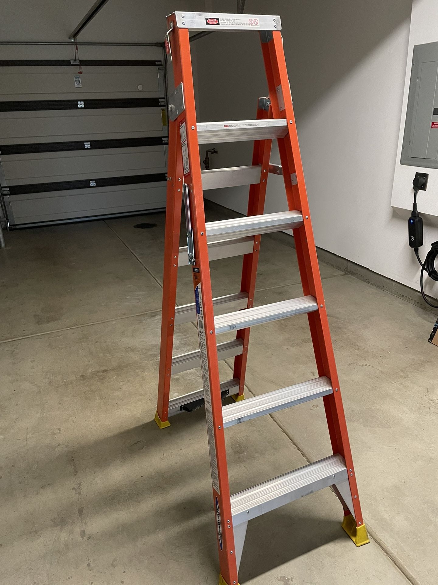 WERNER Multipurpose Ladder, Fiberglass, 300 lb Load Capacity