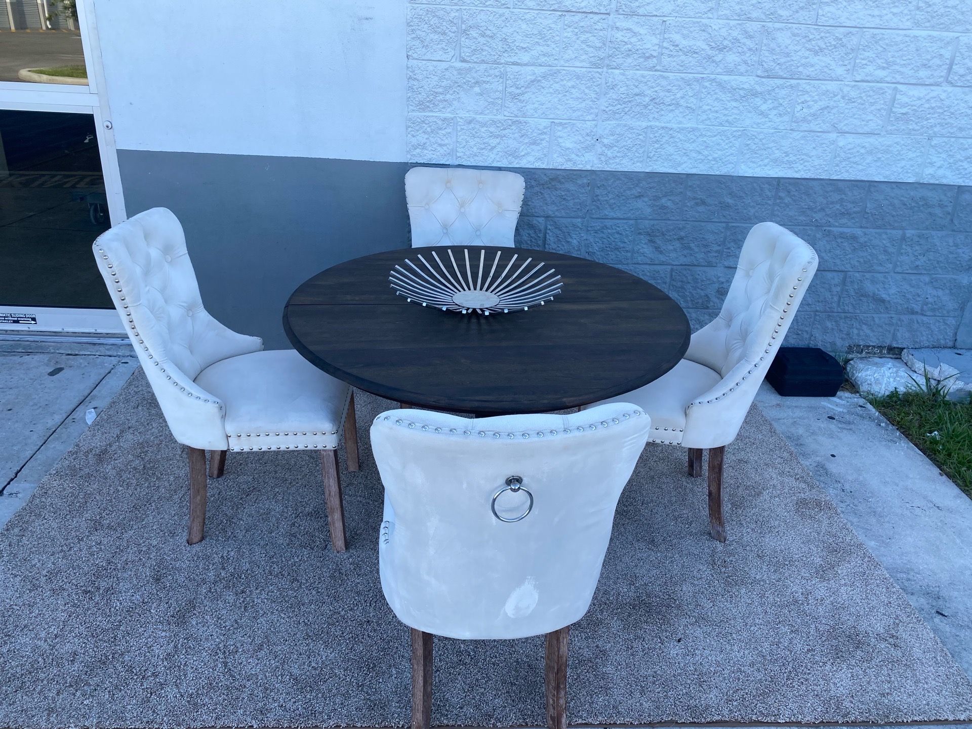 Dining room table w 4 chairs / comedor 4 sillas