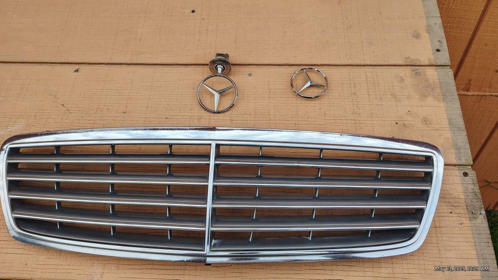 Mercedes-Benz Grill Emblems Original Parts Class C 2002