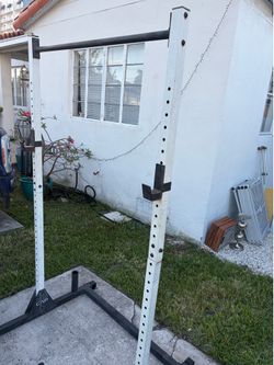 Lift rack with pull up bar