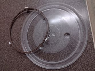 MICROWAVES. CAROUSEL PLATE. $3