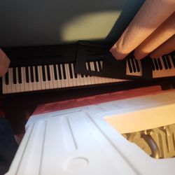 Full Size Yamaha Keyboard