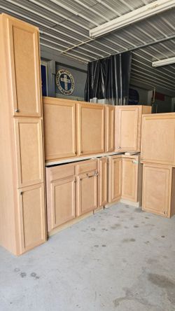 Maple Kitchen Cabinets with pantry