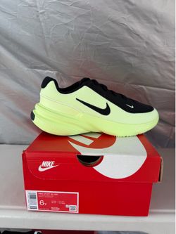 Nike Uplift SC (GS)