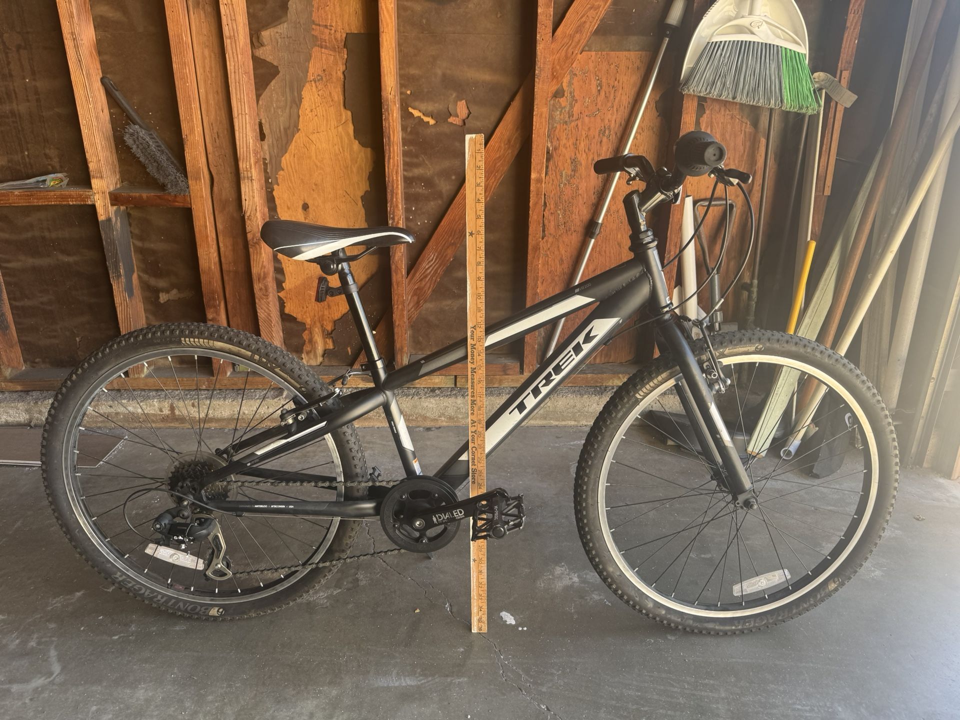 Trek MT200 Boys bike