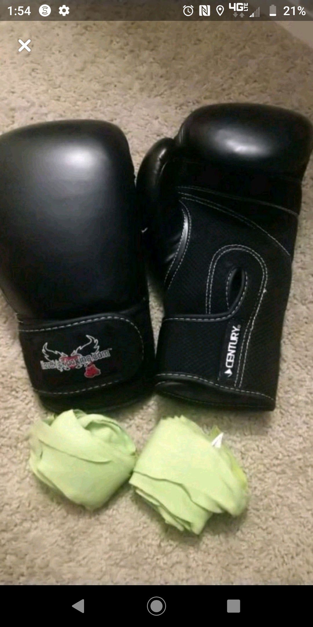 Kickboxing gloves with wrist wraps
