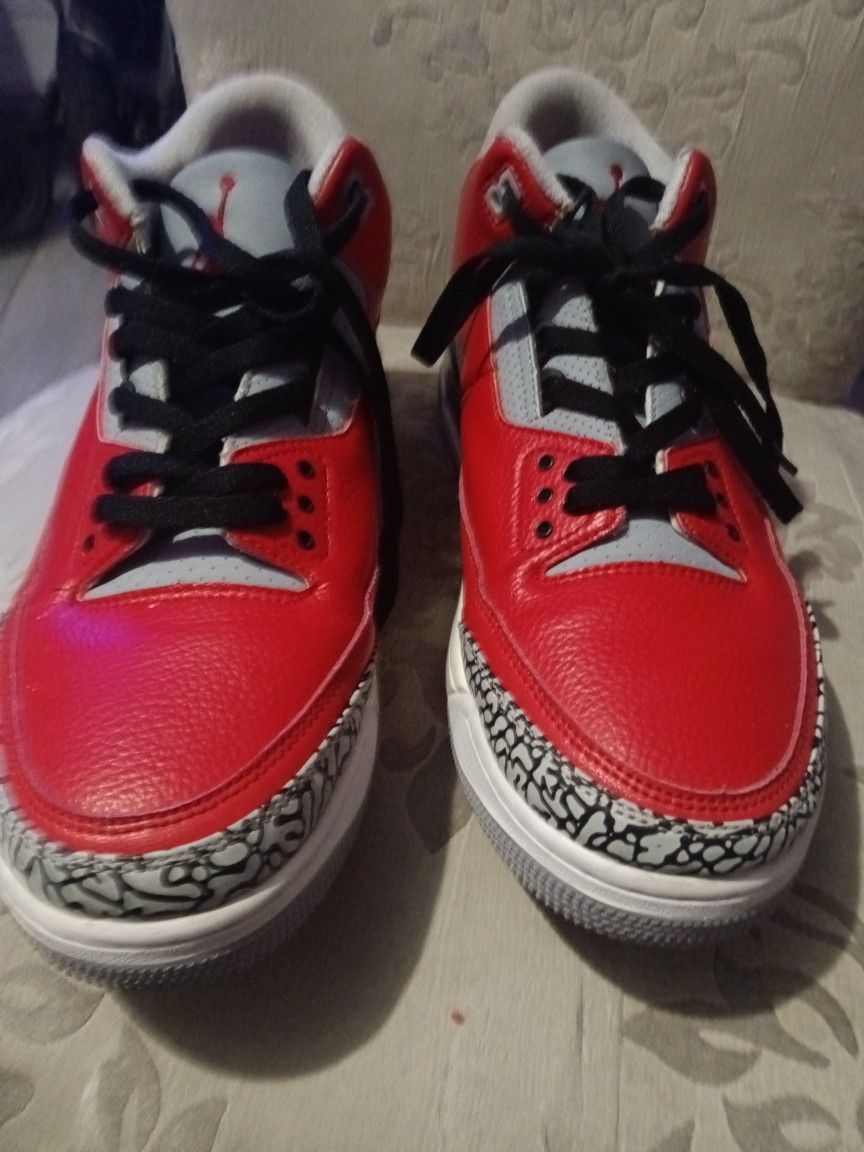 Jordan 3 Retro SE
Unite