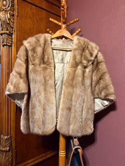 Vintage The Fur Vault Champagne Beige Fur Cape / Stole – Silk Lined