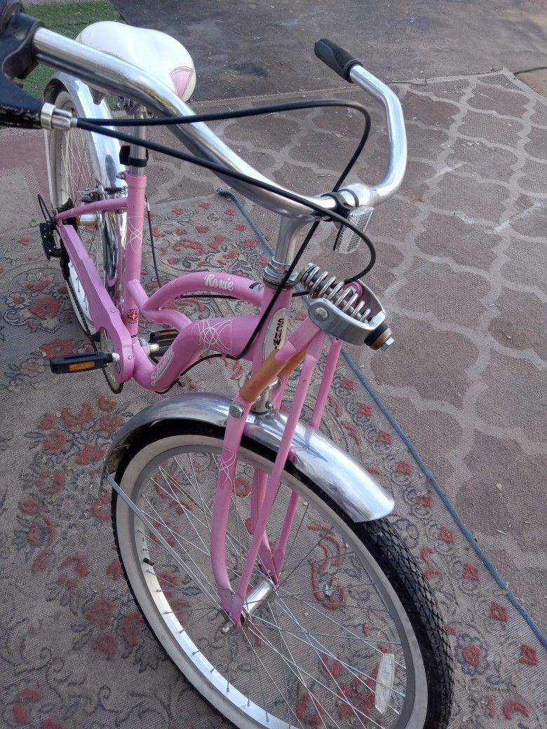 Beach Crozer Bike Schwinn ROXIE 7SPEED 26INCH LIKE NEW YORK BEARFECT EVERYTHING IS GOOD