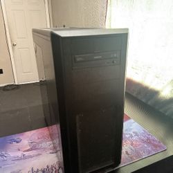 GAMING COMPUTER 