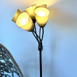 Lamp with 5 light bulbs 💡 $20