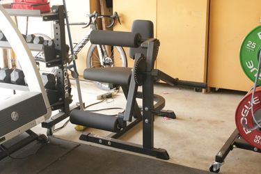 Titan Fitness Leg Machine