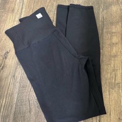 Vuori Ribbed Studio leggings. Thick ribbed Waistband.  Size S. Black. 7/8 length