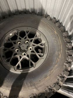 2024 Polaris RZR Pro R 4 — Brand-New OEM Maxxis Tires & Factory Wheels — Set of 4