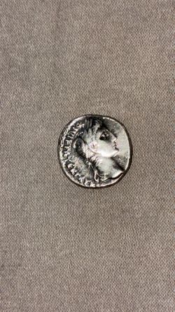 Roman Republic Julius Caesar Denarius 49-48 BC • 49-48 BC