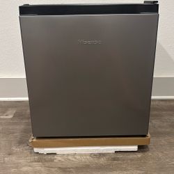 Compact Refrigerator 