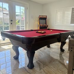 Pool table 8ft ( free delivery & set up & new color felt of your choice ) 
