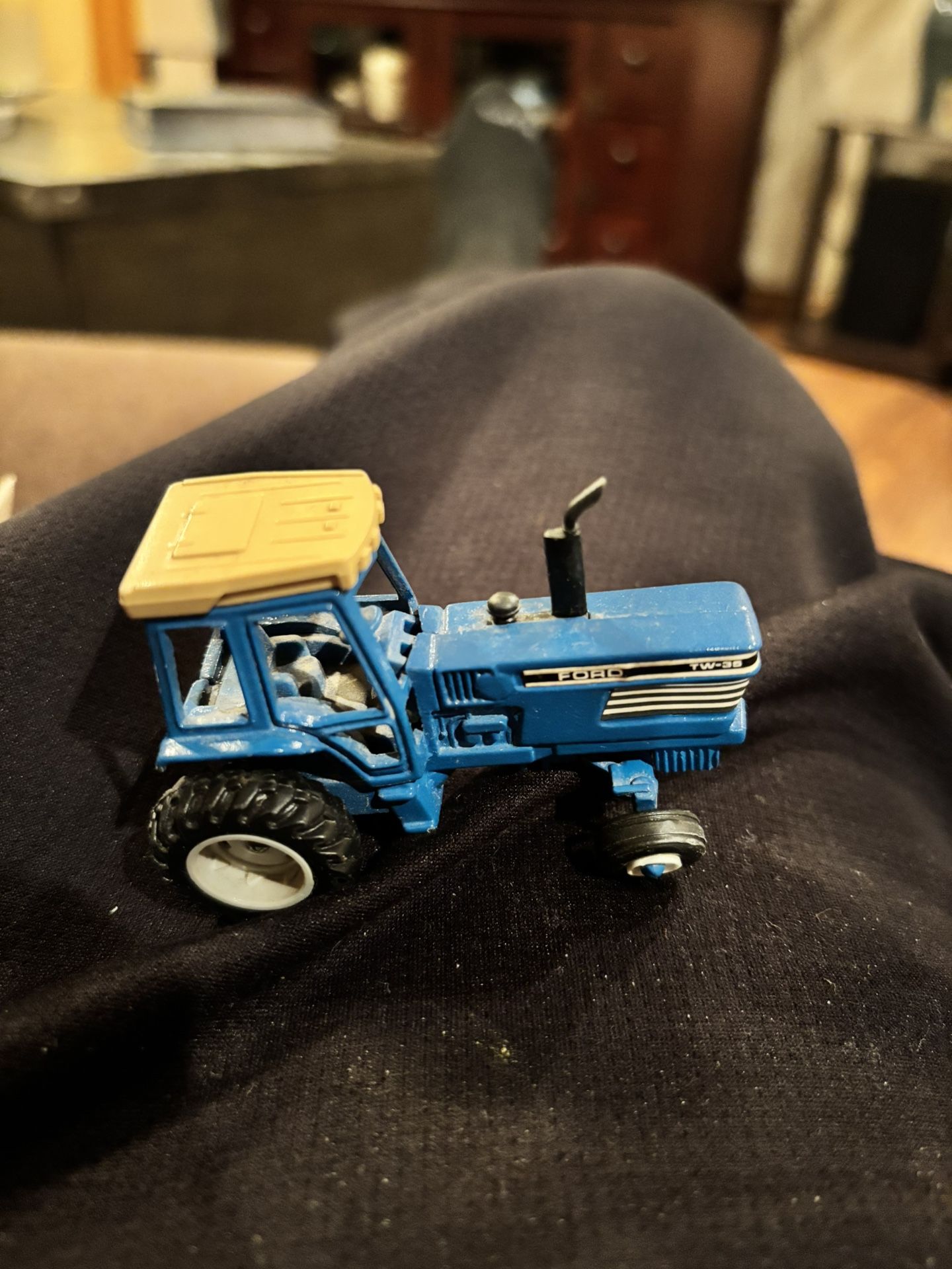Ford TW-35 Pennsylvania Farm Show By Ertl 1/64th Scale Case Ertl Farmall