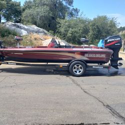 Bass Boat Very Clean 200 Power Motor 