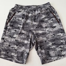 Roadrunner’s Korsa Men’s 8” Camo Shorts Size S
