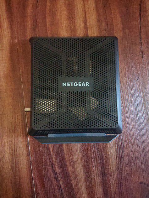 Netgear C7000v2 Nighthawk AC1900 2-in-1 Cable Modem + WiFi Router DOCSIS 3.0