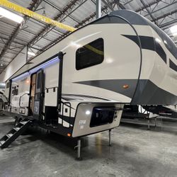 RV 36 Feet (5th Wheeler)