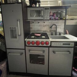 Play Kitchen 