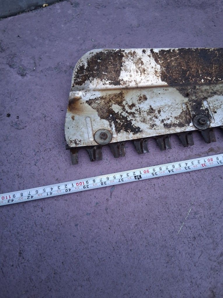 2 Hedgers Small One 125. Large One 175.Both Working Condition