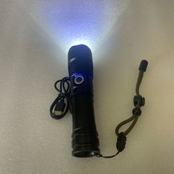 LED Torch Flashlight with Zoom. 3000 Lumens