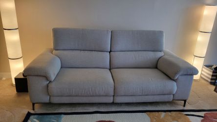 Reclining sofa (with adjustable headrest!)