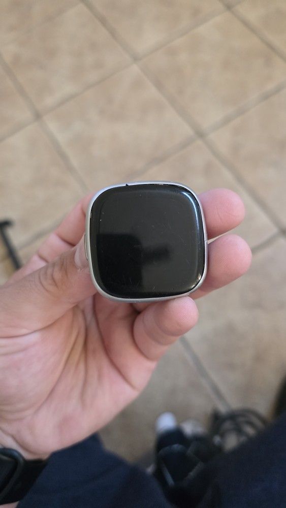Fitbit Versa 4 Fitness Smartwatch - DAMAGED, Screen Pops, Screen Not Working