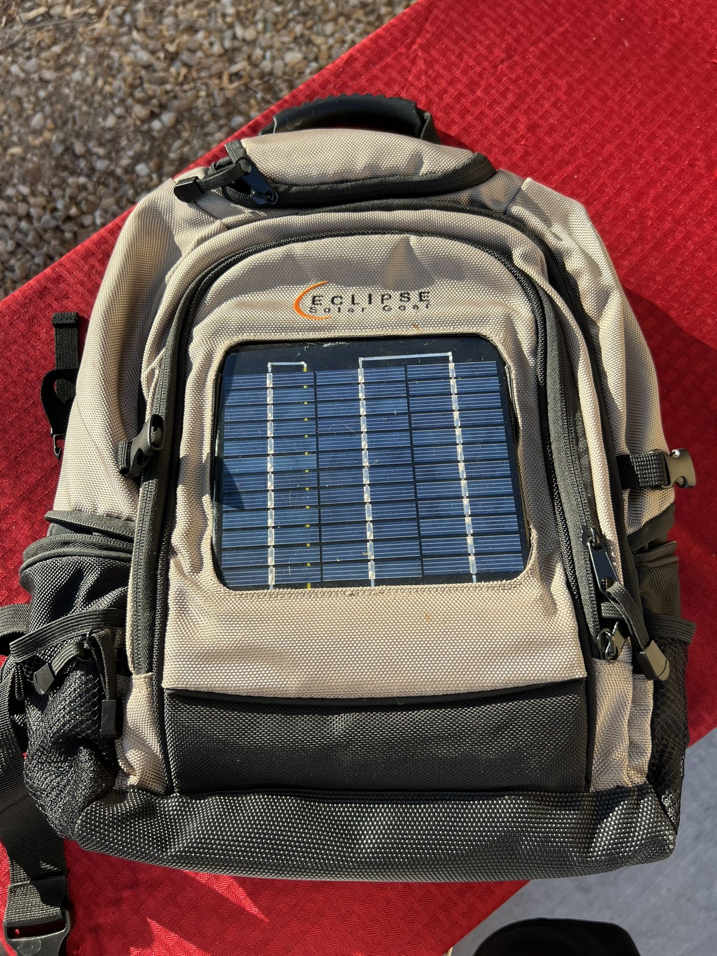 ⚡️ Eclipse Solar Backpack: Power On The Go ⚡️