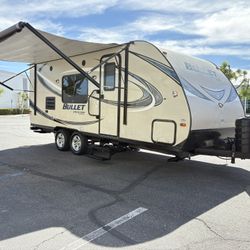 2017 Bullet by Keystone super light 202BHSWE $11.500
