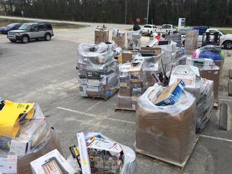 Walmart. Liquidtion. By pallets