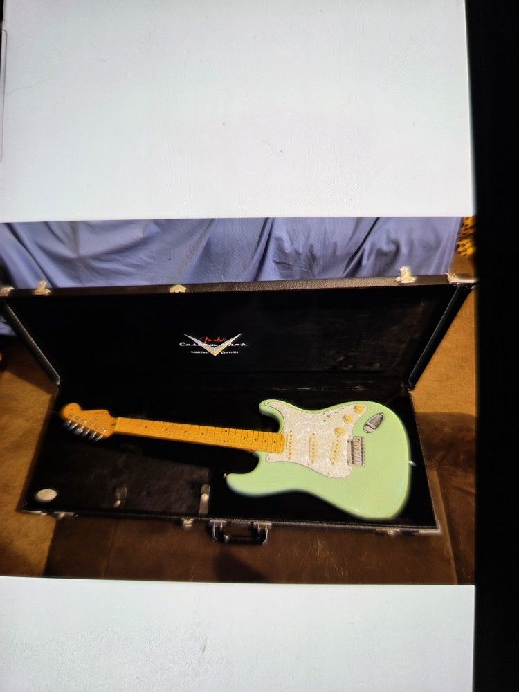 CUSTOM SURF GREEN AMERICAN STRATOCASTER