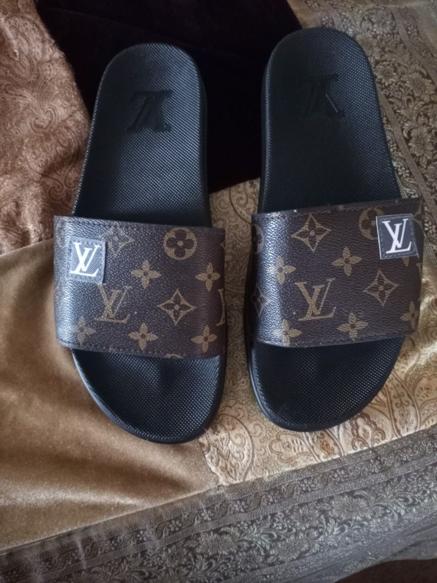 Size 10 Louis Vuitton WaterFront Mule Black Slides for Sale in South  Hempstead, NY - OfferUp