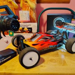 Carisma racing club. BUG-E 1/10 4wd chassis. M40s