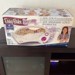 Almost New Easy Bake Oven