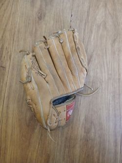 Rawlings baseball glove
