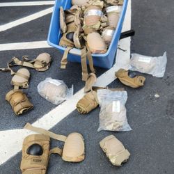 35 Pairs  Like New Condition Universal,  Multicam  knee  Pads

Delivery fee8pm