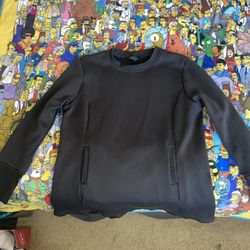 Black long sleeve sweatshirt with pockets 
