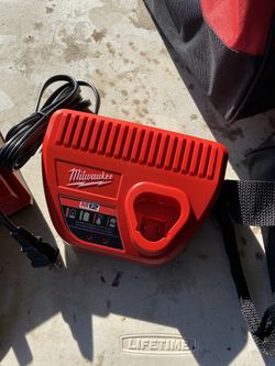 Milwaukee M 12 charger